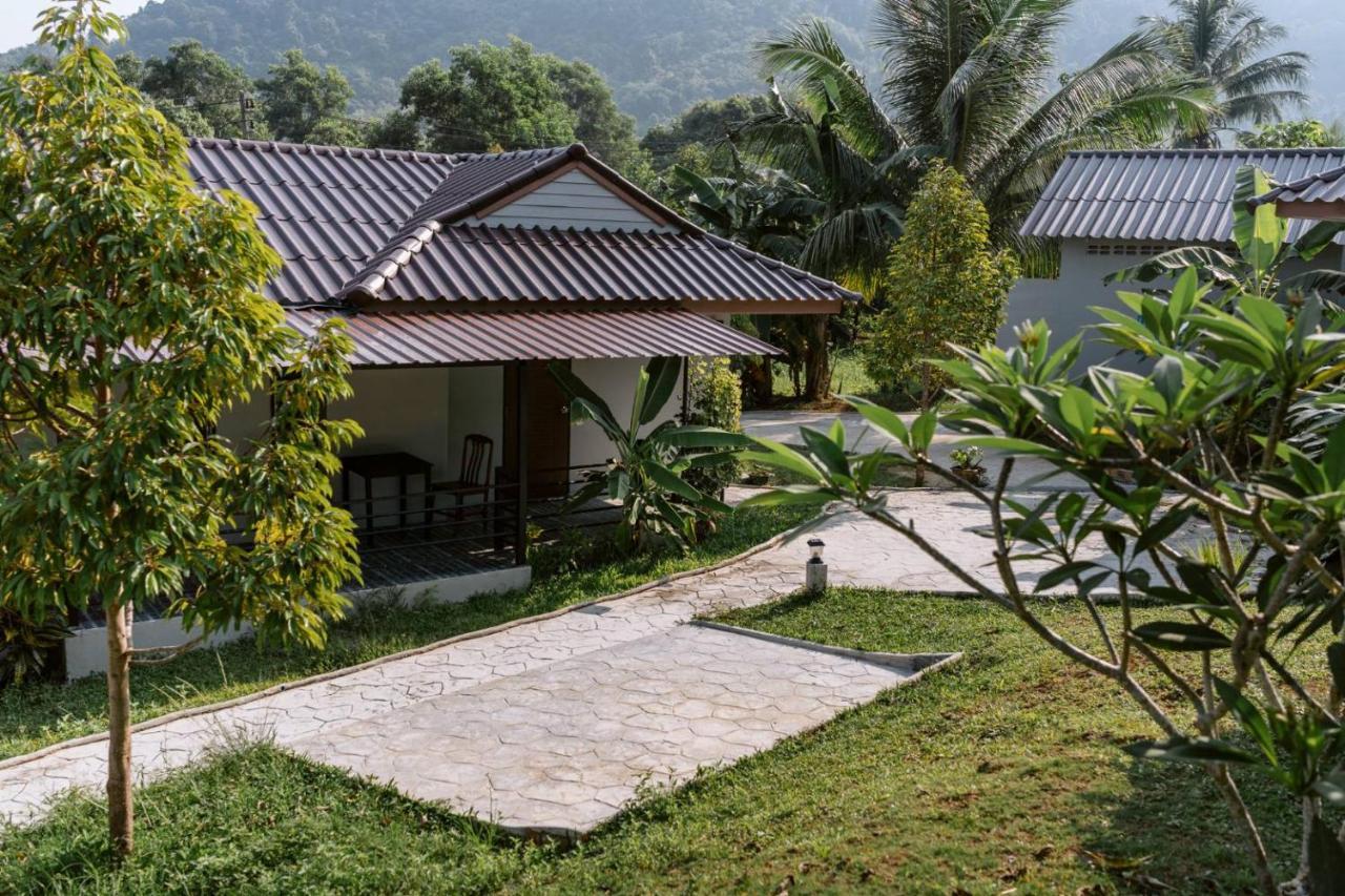 Surfer'S Village Khao Lak Eksteriør bilde