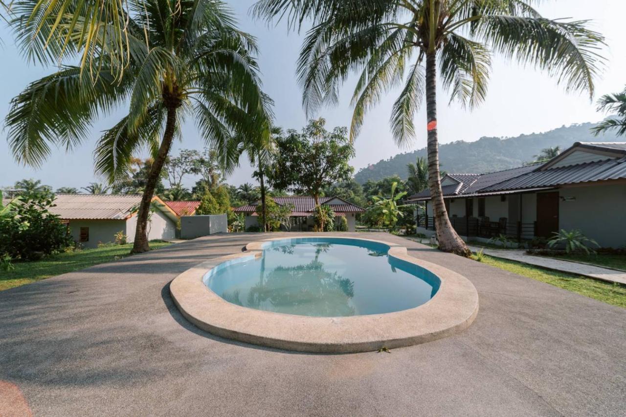 Surfer'S Village Khao Lak Eksteriør bilde